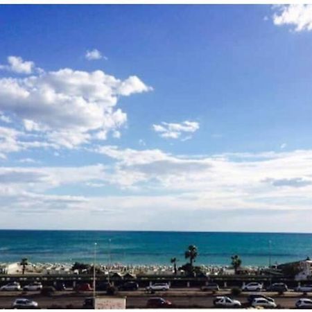 Апартаменты Cosy Studio Flat On The Seaside Лидо-ди-Остия Экстерьер фото