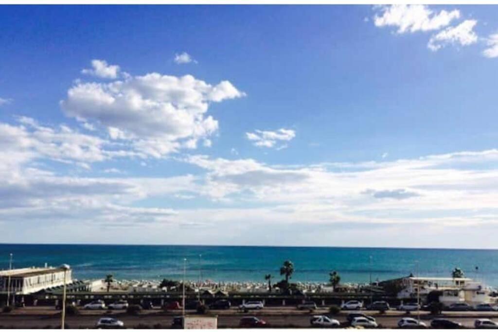 Апартаменты Cosy Studio Flat On The Seaside Лидо-ди-Остия Экстерьер фото